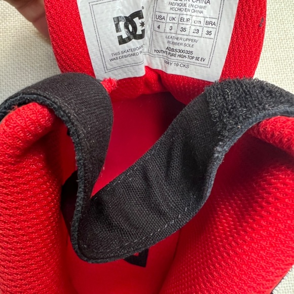 DC high top Sneaker Size 4 - Picture 4 of 5
